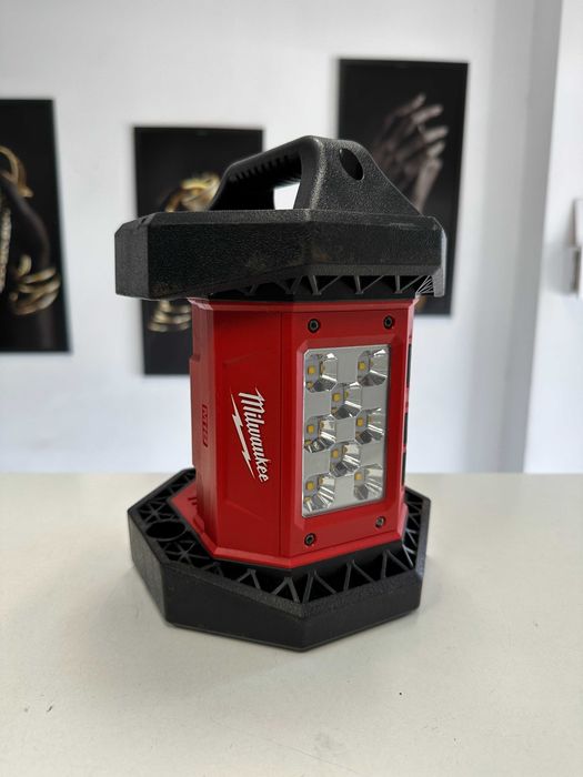 Lampa akumulatorowa Milwaukee M18 AL + bateria