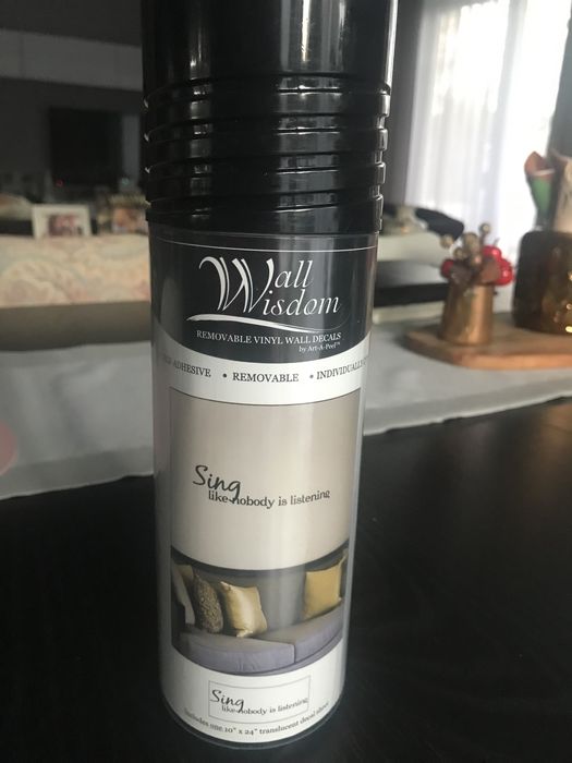 Naklejka samoprzylepna na ścianę