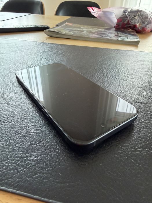 Iphone 15 Plus 256GB + case EPICO CARBON