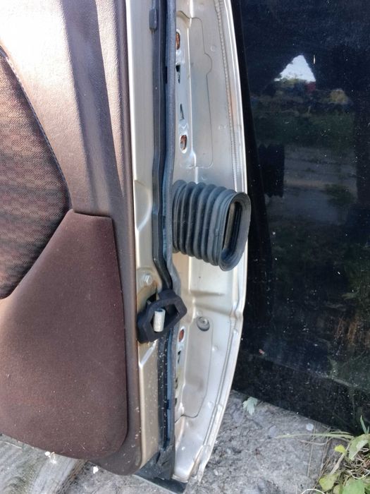 MERCEDES BENZ W124 drzwi lewe lewy tył