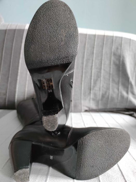 Buty kozaki czarne skóra rozm. 38 La Strada