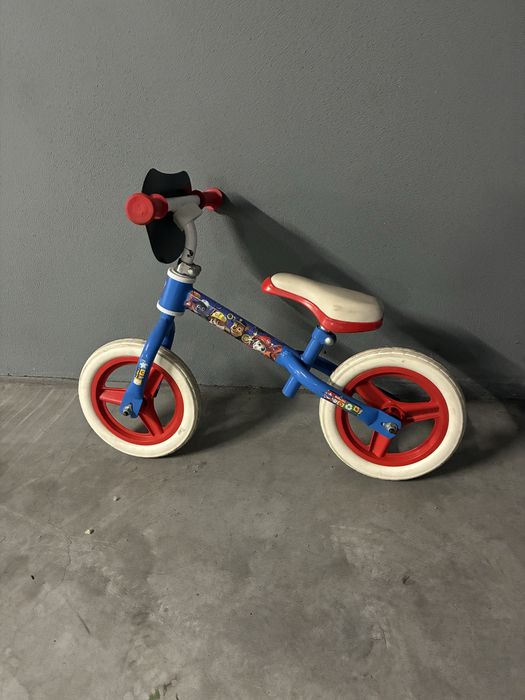 Trotinete e biciclete