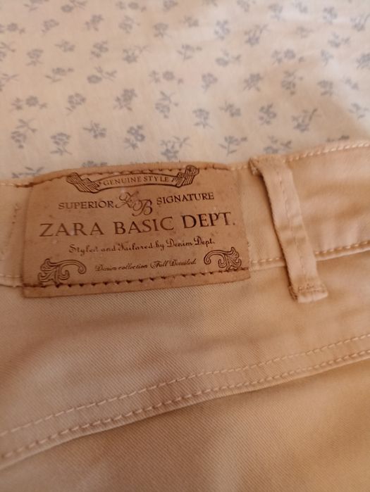 Calças skinny beges da Zara