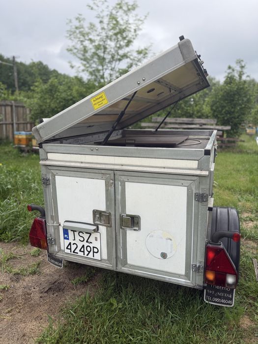Przyczepa do przewozu psów.