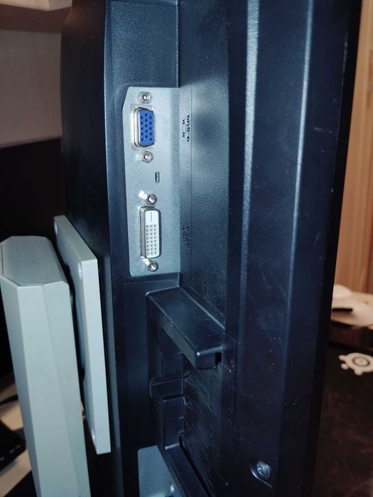 Monitor +okablowanie pc
