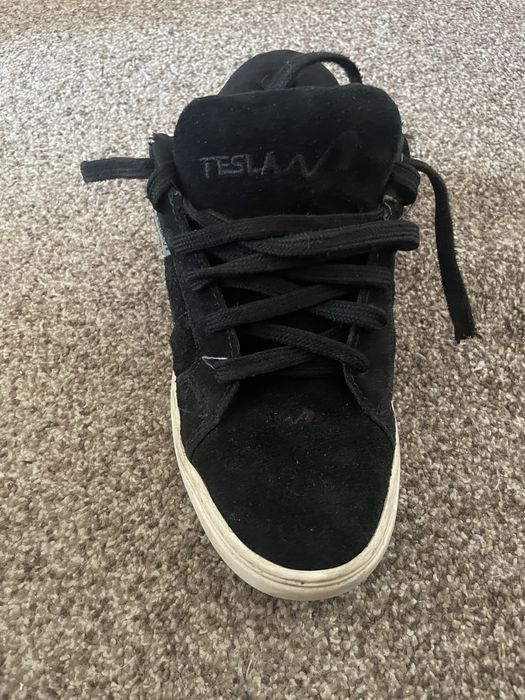Sapatilhas tesla.