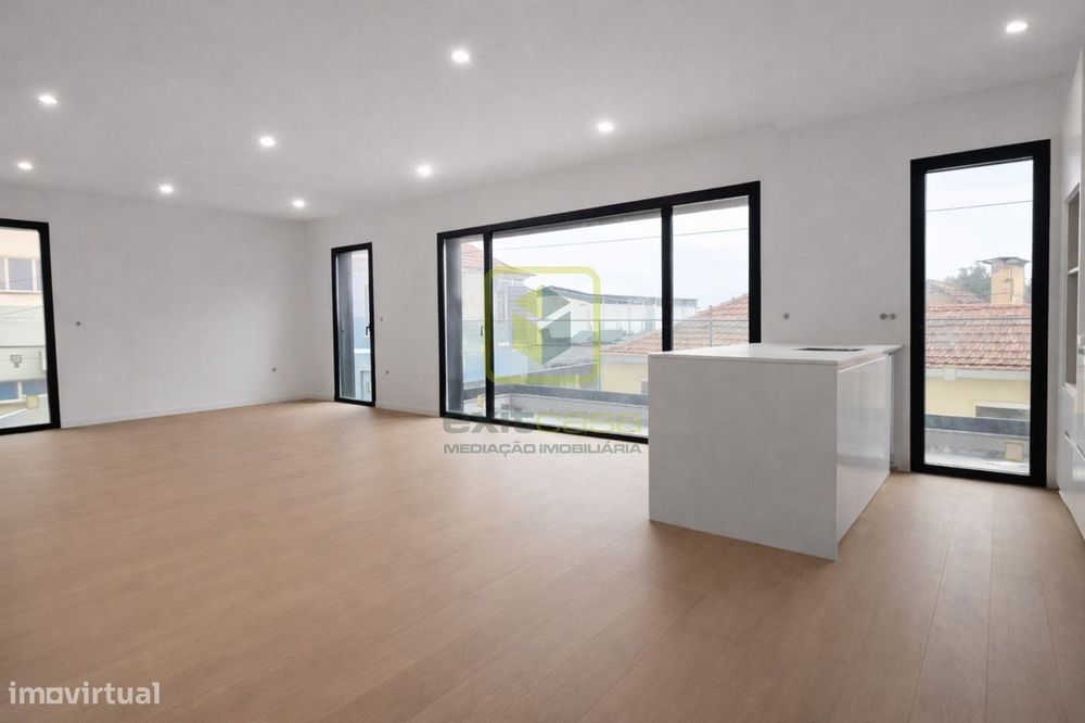 Apartamento T2 com Varanda em Aveiro — Esgueira, Aveiro