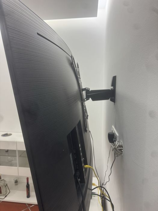 Tv samsung. Com suporte incluido