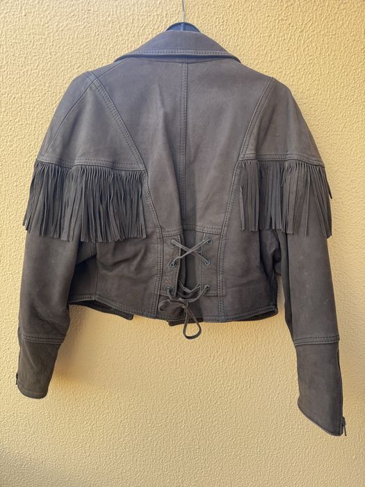 Casaco cropped Casa das Peles com franjas