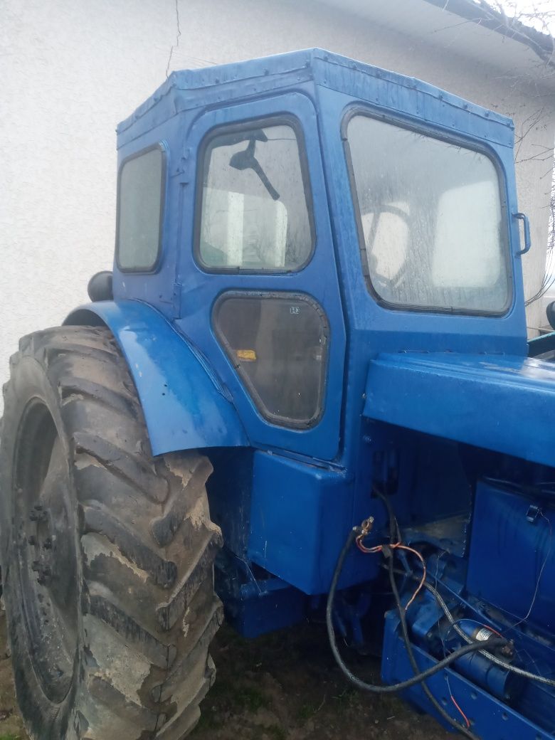 Т - 40 трактор: 2 600 $ - Бульдозери / трактори Чернівці на Olx