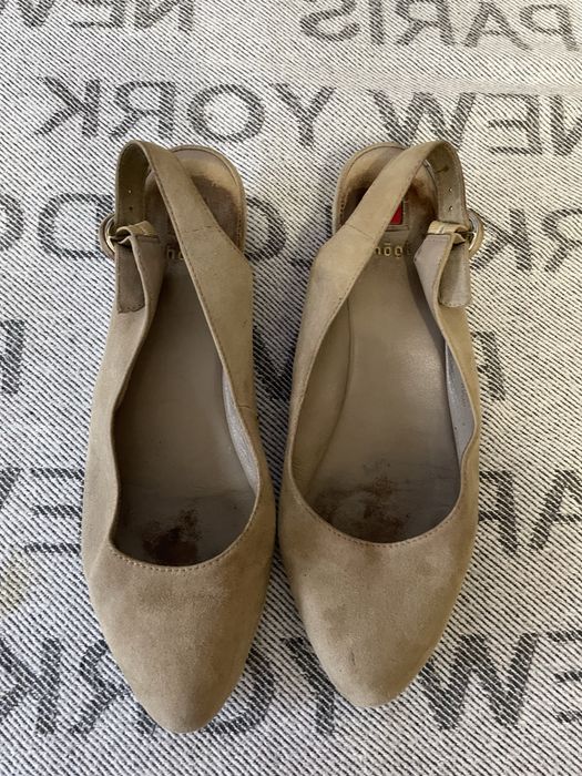 Пропоную жіночі сандалі , замшові бежевого коліру