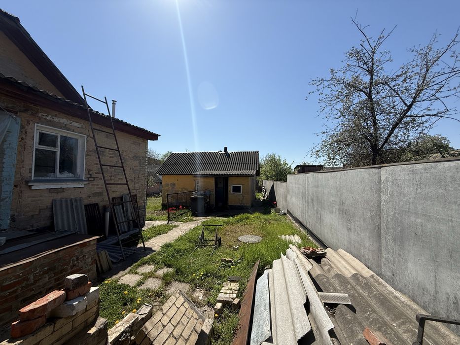 Продам 1/2 частину   Будинку вул Добровольців (р-н стрижень)