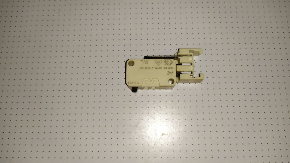 Микровыключатель посудомоечной машины Bosch Siemens