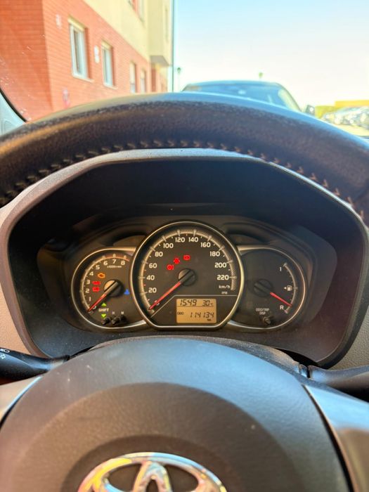 Toyota Yaris 1.0 Gasolina 2016 114mil kms foto 4