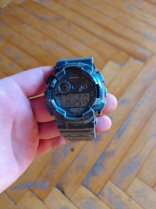 наручний протиударний годинник Casio G-Shock із серії GD-120CM у камуфляжному стилі