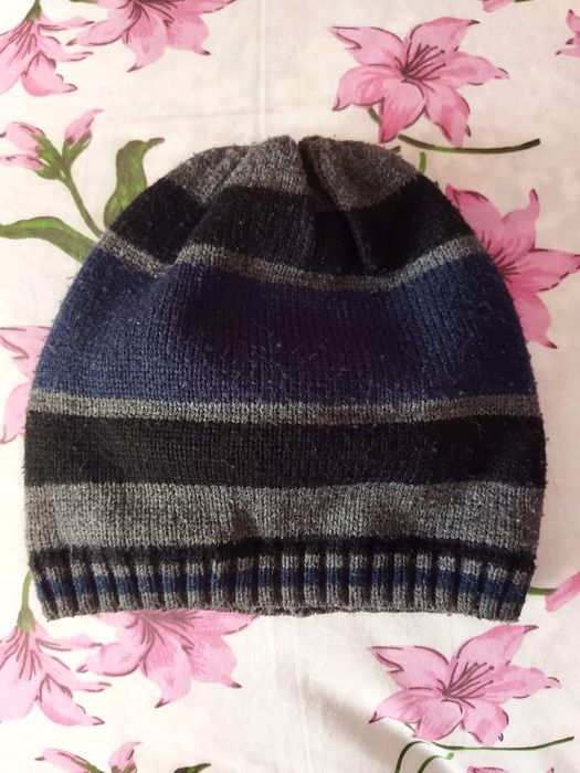 Подарую шапки  для хлопчика