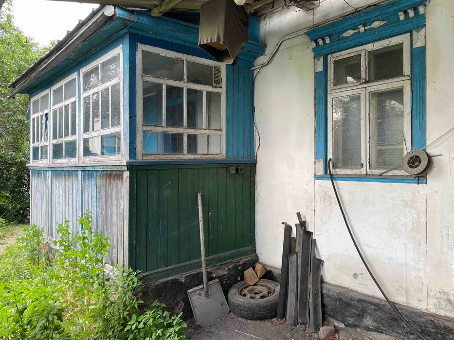 Пів будинку біля річки, вул. Шевченко