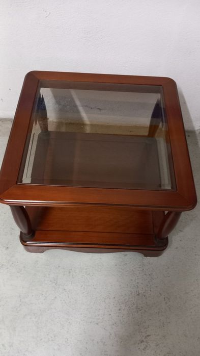 Mesa de apoio com vidro