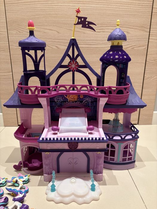 My Little Pony, Magiczna szkoła przyjaźni, zamek