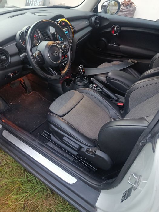 Sprzedam Mini Cooper lekko uszkodzony niski przebieg