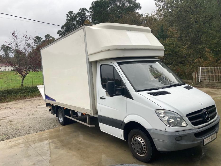 Mercedes sprinter com plataforma elevatória