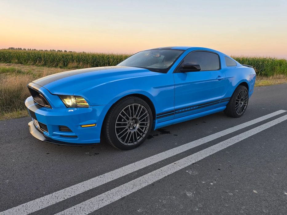 Ford Mustang Piękny Ford Mustang 2013 3.7 V6 Premium, automat, zarejestrowany w PL