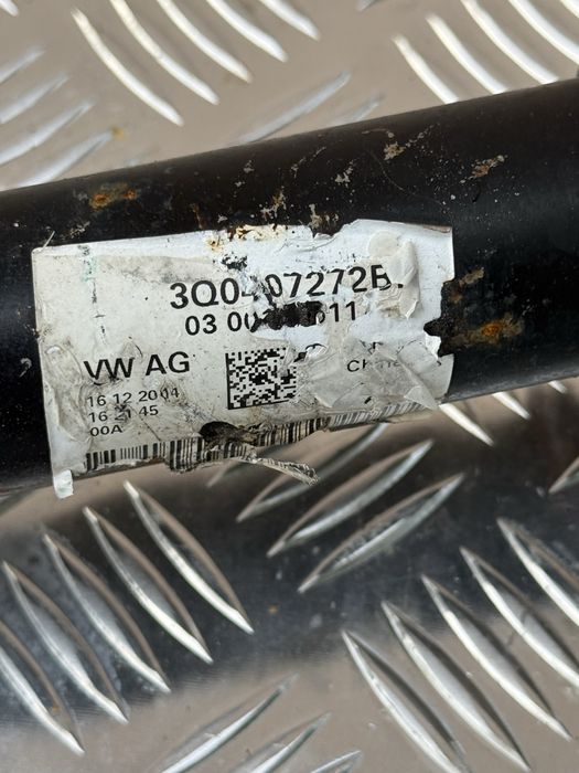 VW PASSAT B8 1.4 TSI Półoś prawa  3Q04072.72BN Śruby 8mm