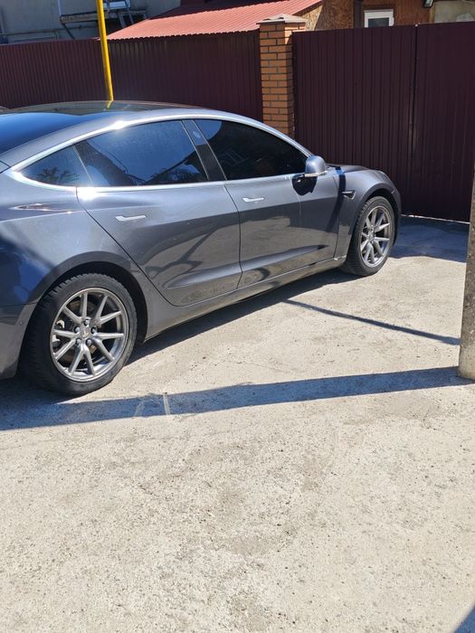Продам Tesla model 3