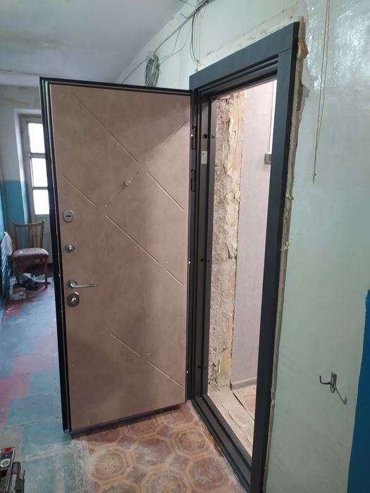 Дверь входная Элит класса в квартиру