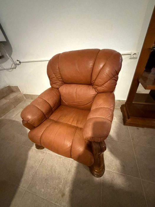 Sofás em pele em bom estado de conservação