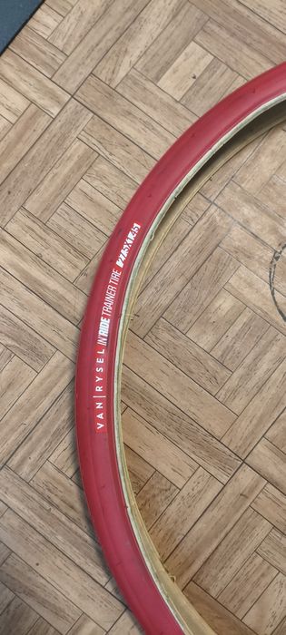 Pneus indoor 700x25 e 27,5x 1,45 Van Risel