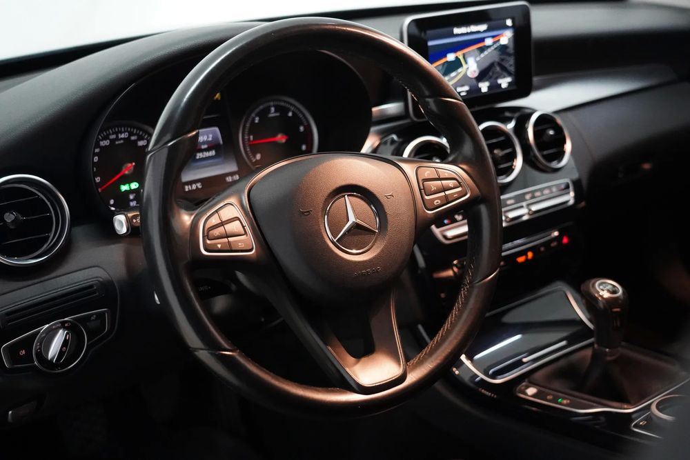 Mercedes-Benz C 220 — fotografia 8