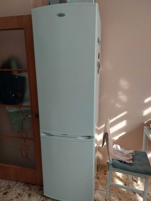 Холодильник  whirlpool б/в