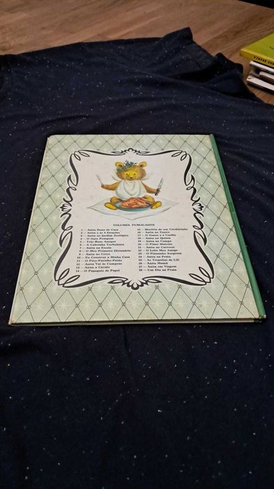 Livro Infantil "Um dia na praia" - Volume 28