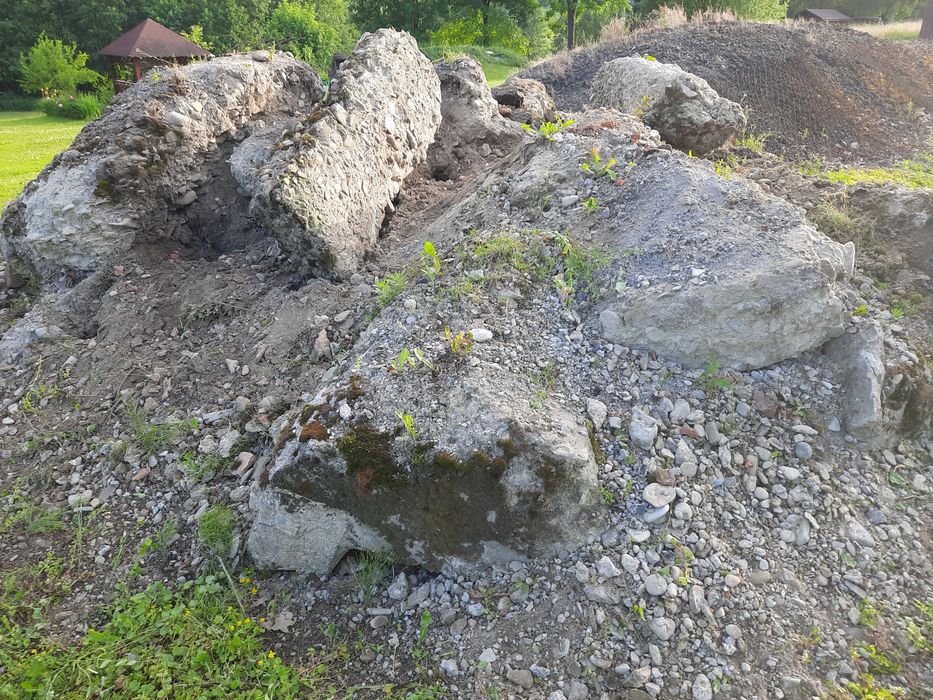 Gruz budowlany z fundamentów