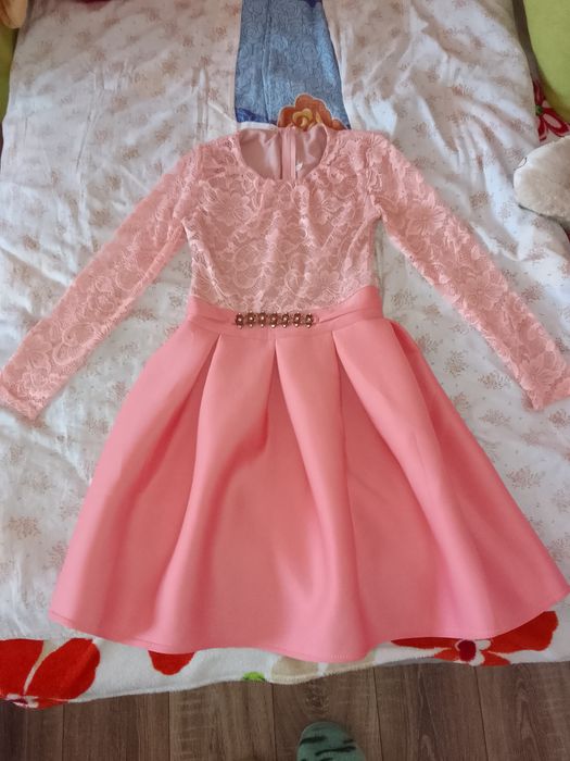 Нарядное платье на девочку