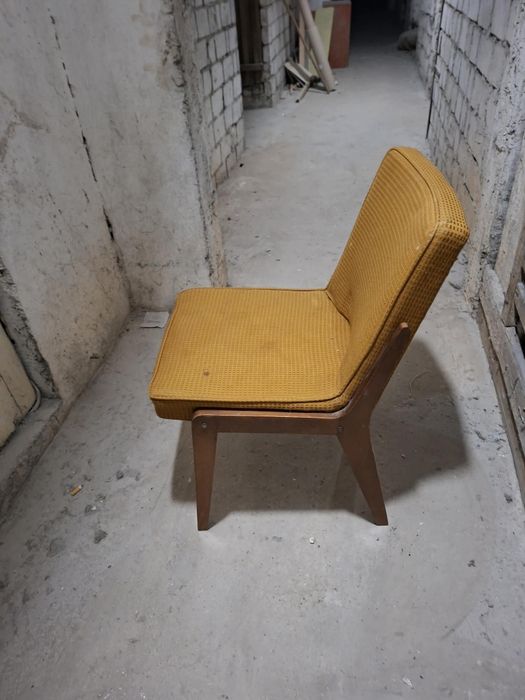 Sprzedam 4 krzesła PRL  lata 60-70