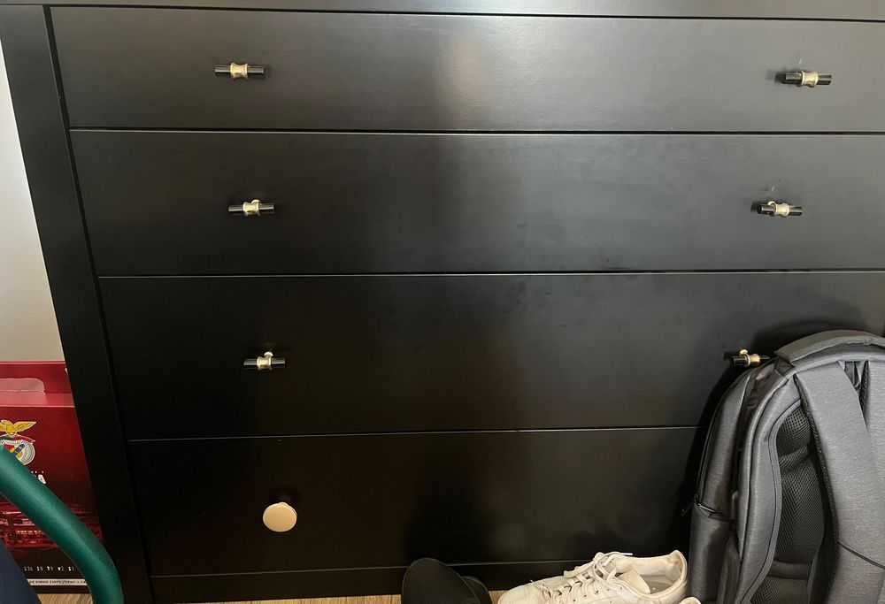 Móvel de quarto em bom estado de uso
