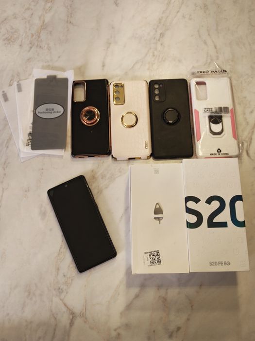 Telefon Samsung Galaxy S20 FE, stan idealny + etui i szkło