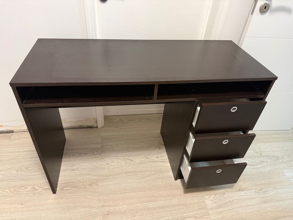 Vendo sofá e secretária