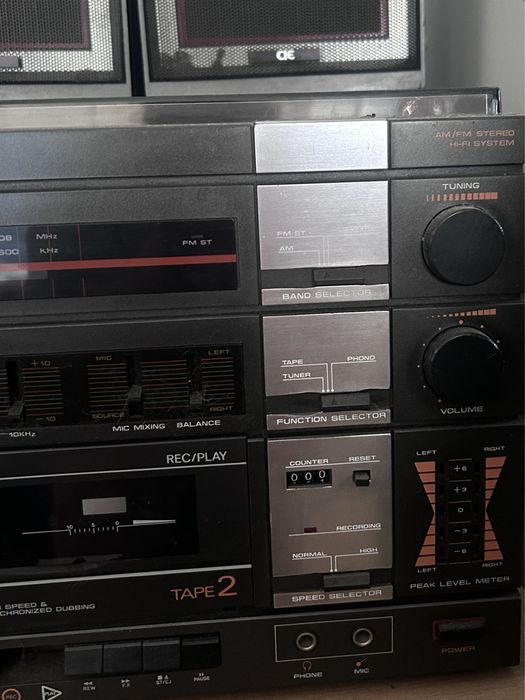 Aparelhagem CIE (Gira-Discos, Rádio e Leitor de Cassetes)