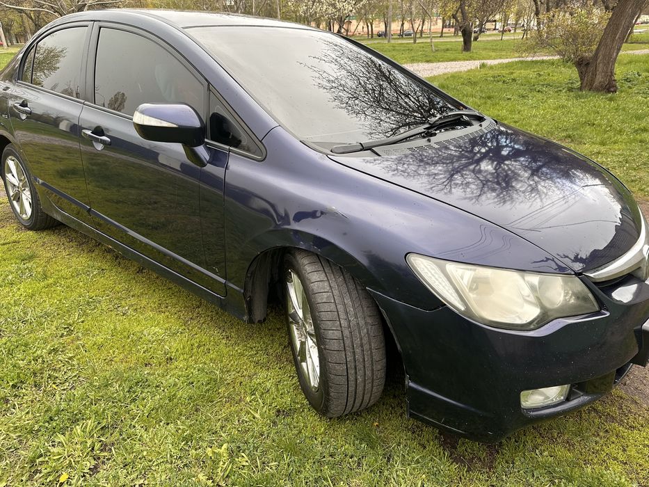 Продам Хонда Сивик 4D мотор 1.8 автомат