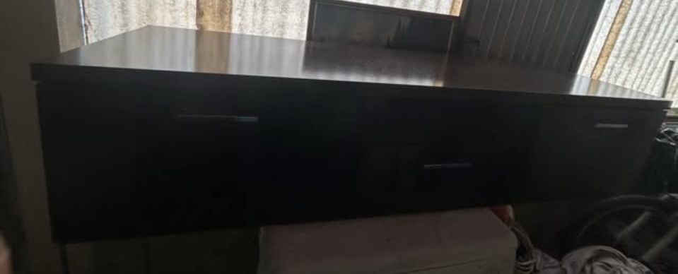 Movel  TV   De cor castanho e preto