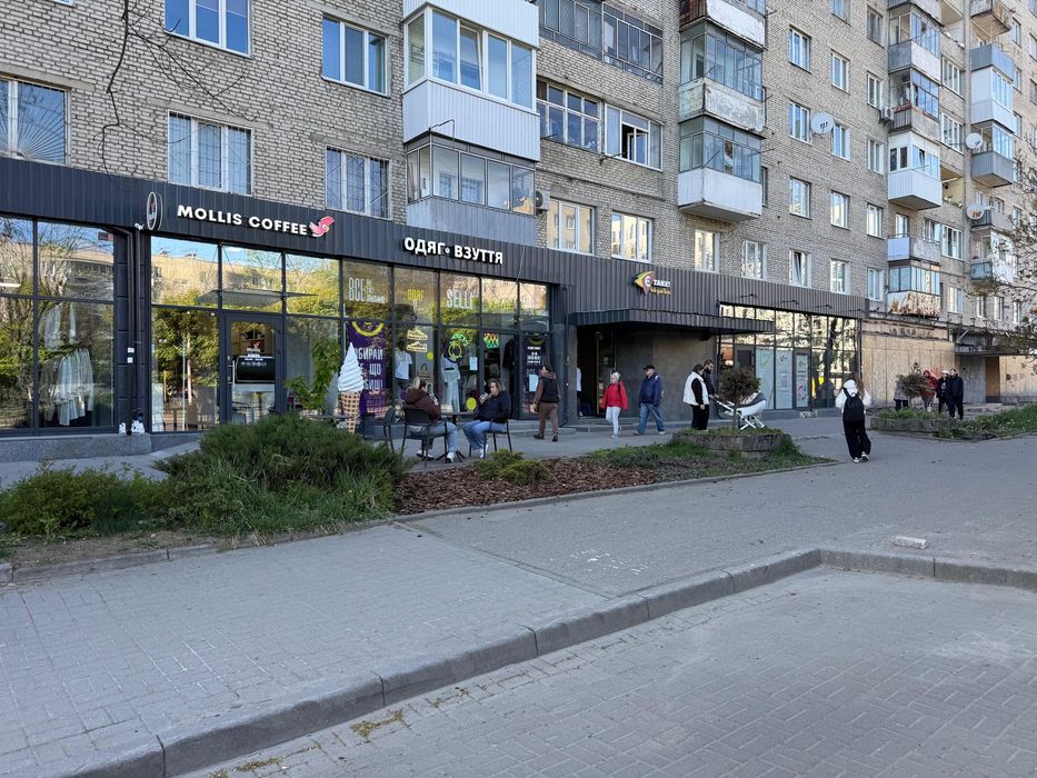 Фасадне приміщення на вулиці любінській, 102