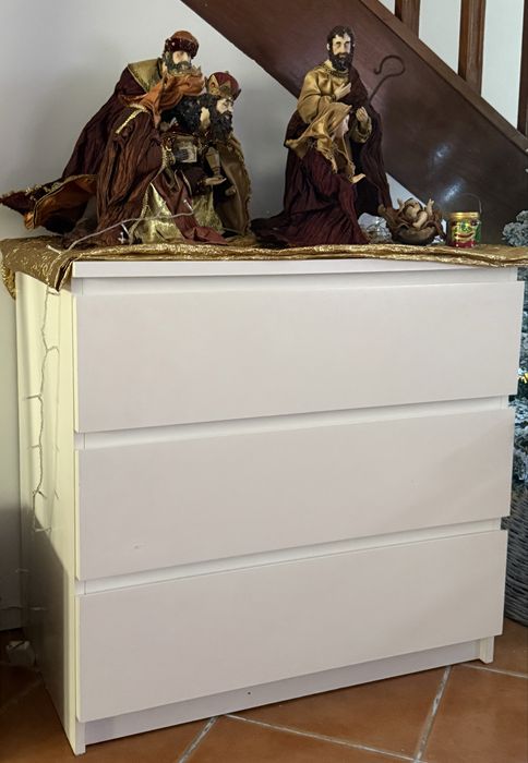 Moveis brancos de 3 gavetoes