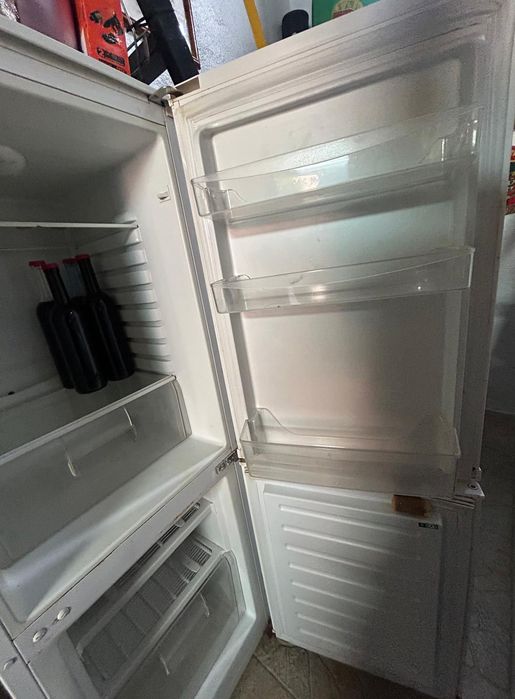 Frigorífico com congelador