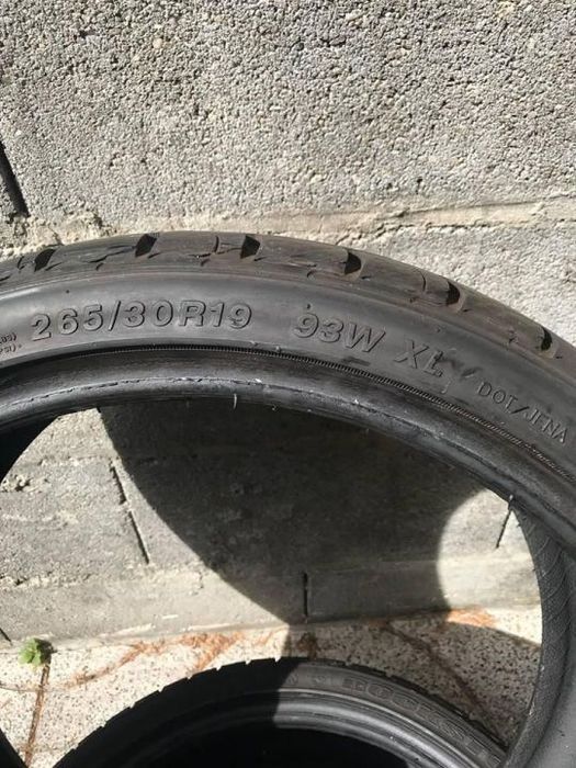 REF 051/2 Pneus usados 265/30/19 Rockstone XL com mais de 70% de piso