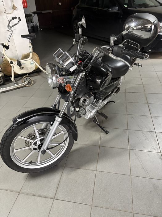 Mota Yamaha YBR 125 costum