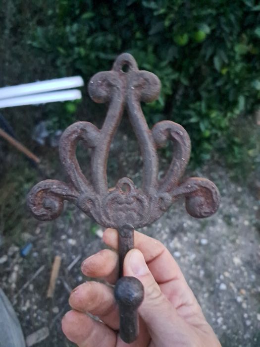 2 Cabides de rua em ferro