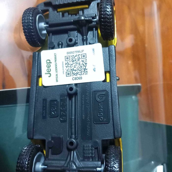 Gel de duche + JEEP Bburago 1/32 NOVO com 25% de desconto